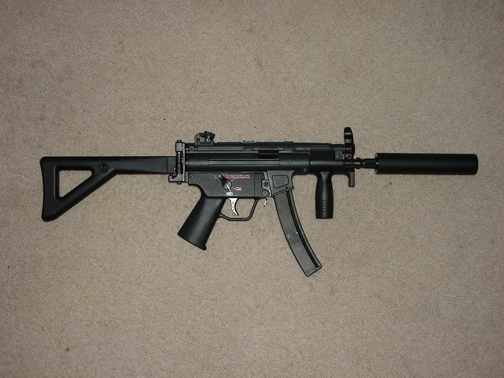 PICS of some of my favorite GUNS: M4 AR, HK MP5, blah blah.